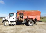 2003 Freightliner w/Oswald Feed box